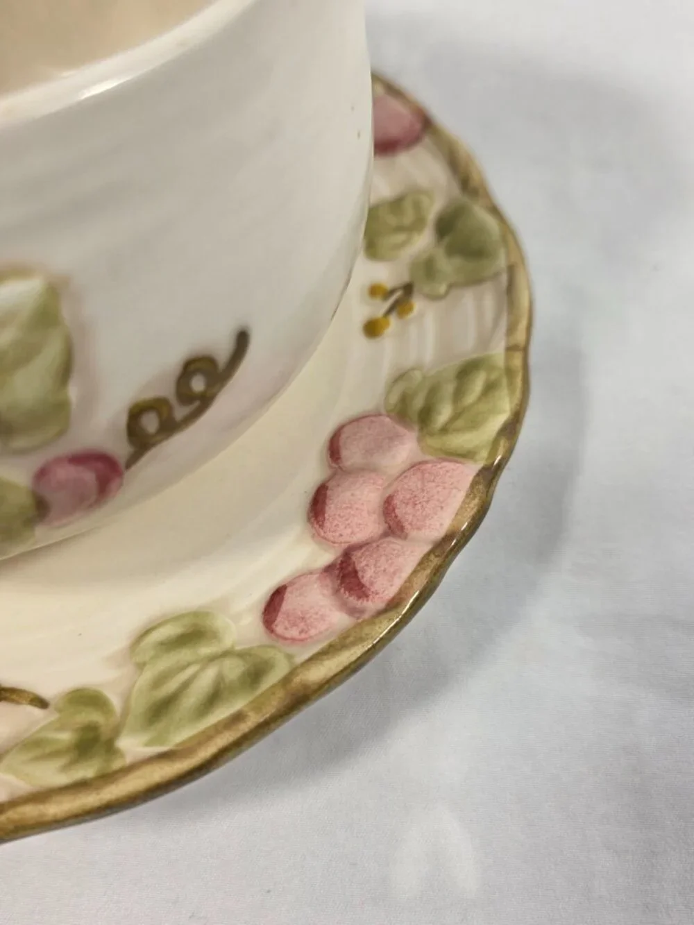 Metlox Poppytrail Vintage Pink Gravy Boat & Underplate Pink Grapes Green Leaves